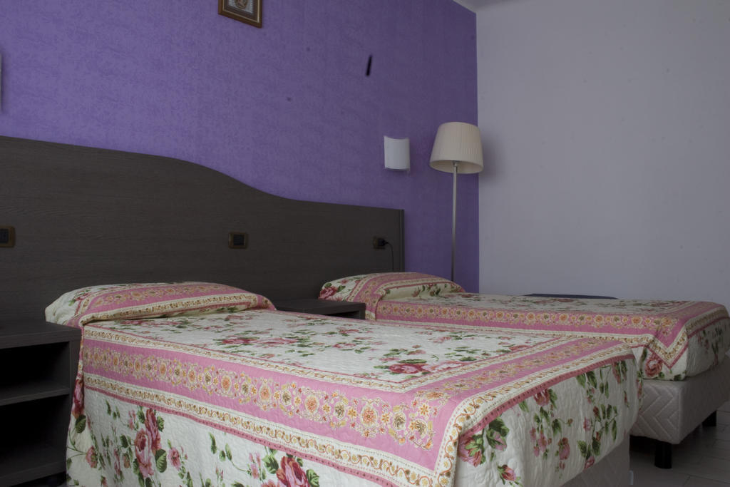 Hotel Renato Sesto San Giovanni Buitenkant foto