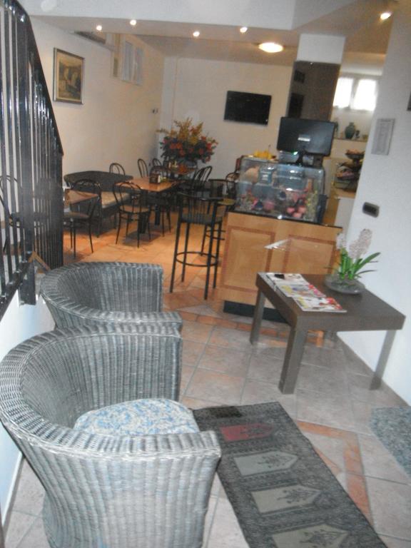 Hotel Renato Sesto San Giovanni Buitenkant foto