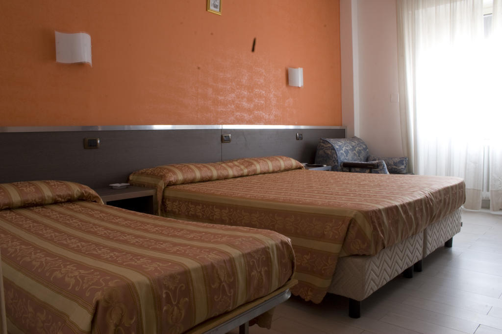 Hotel Renato Sesto San Giovanni Kamer foto