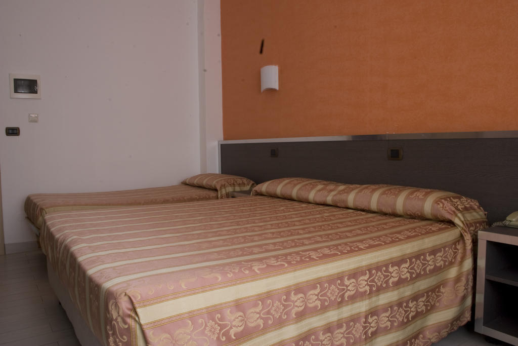 Hotel Renato Sesto San Giovanni Kamer foto