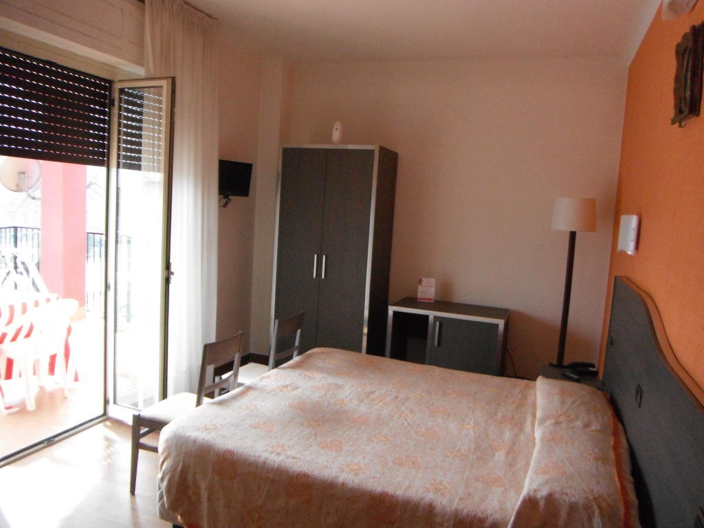 Hotel Renato Sesto San Giovanni Buitenkant foto