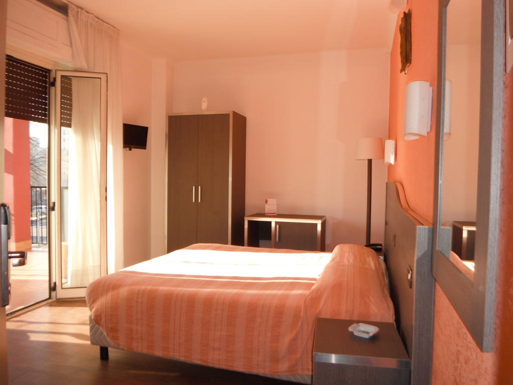 Hotel Renato Sesto San Giovanni Kamer foto