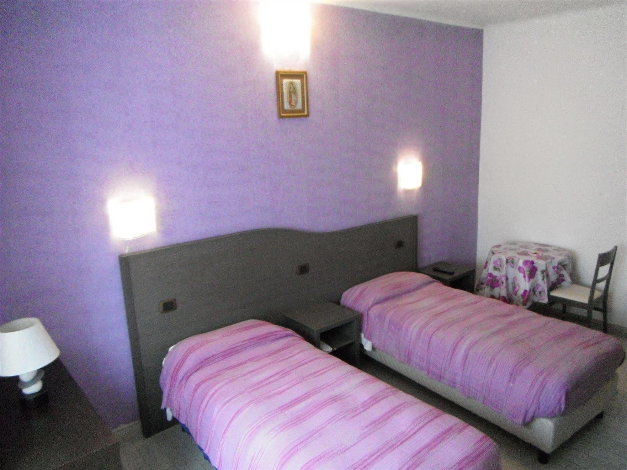 Hotel Renato Sesto San Giovanni Buitenkant foto