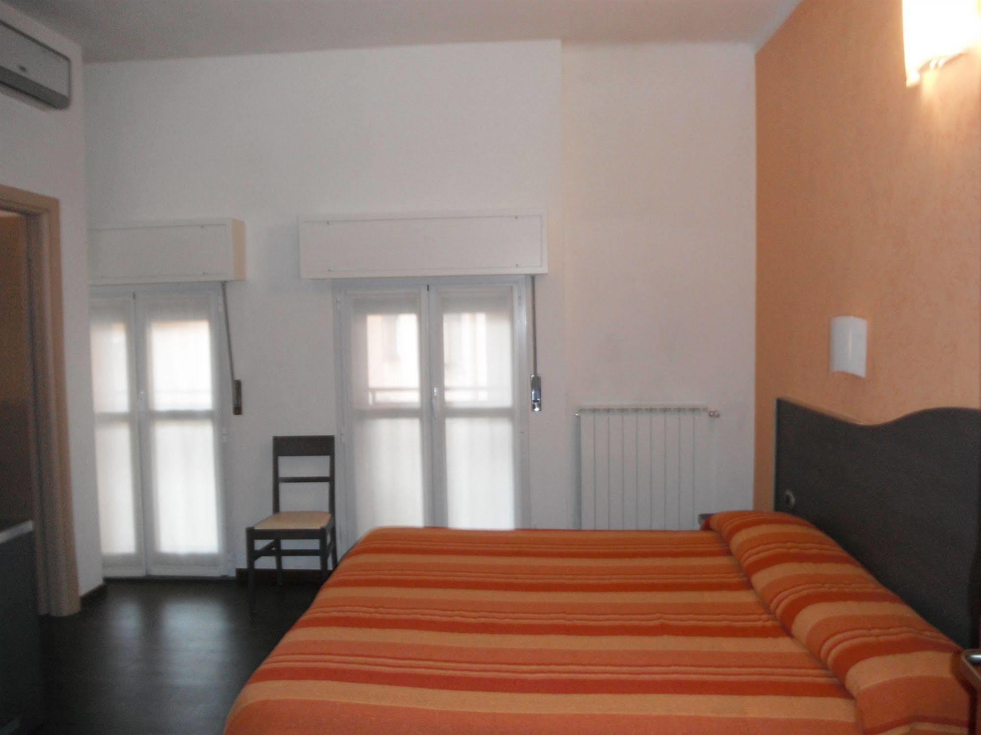 Hotel Renato Sesto San Giovanni Buitenkant foto