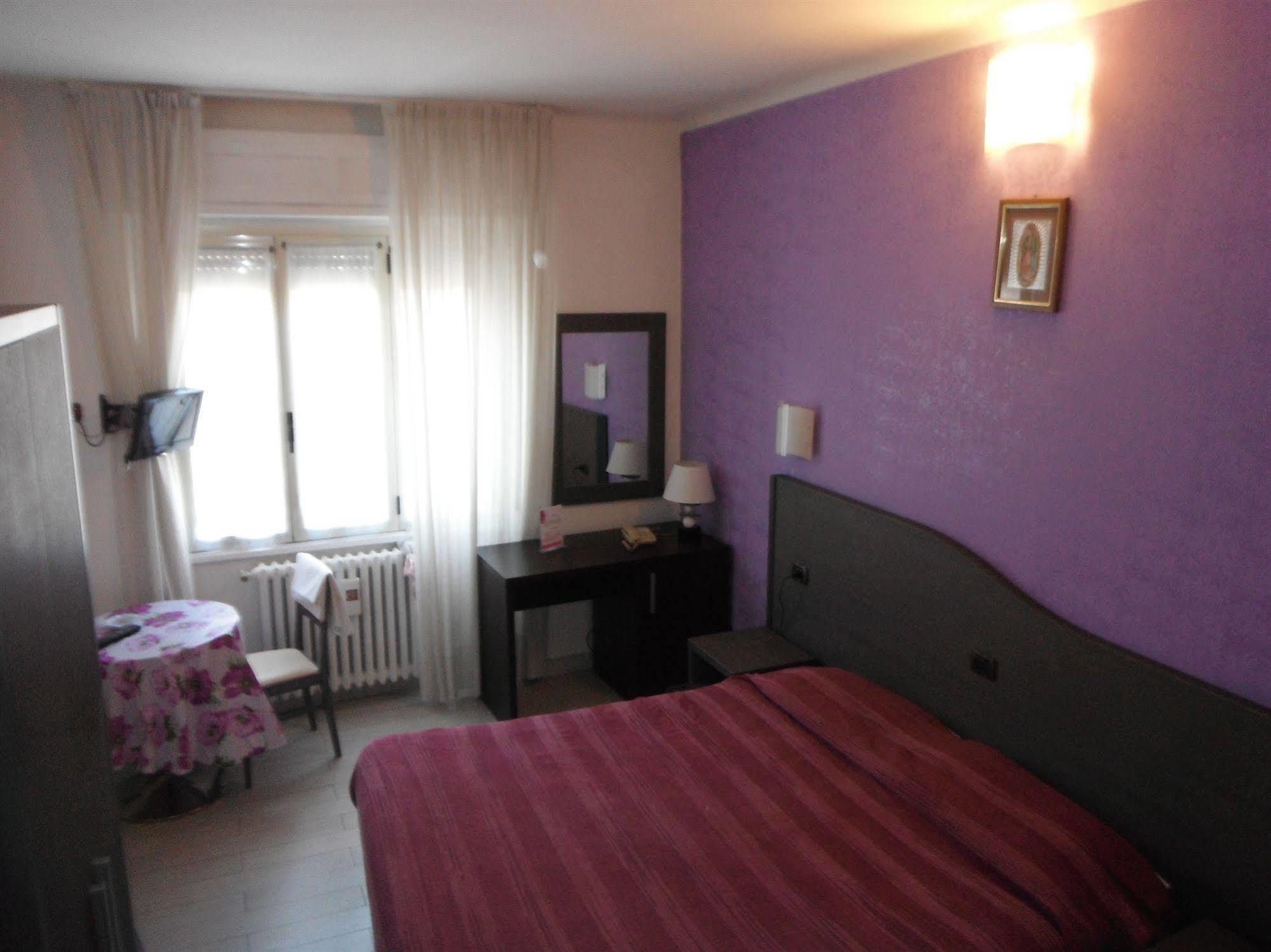 Hotel Renato Sesto San Giovanni Buitenkant foto