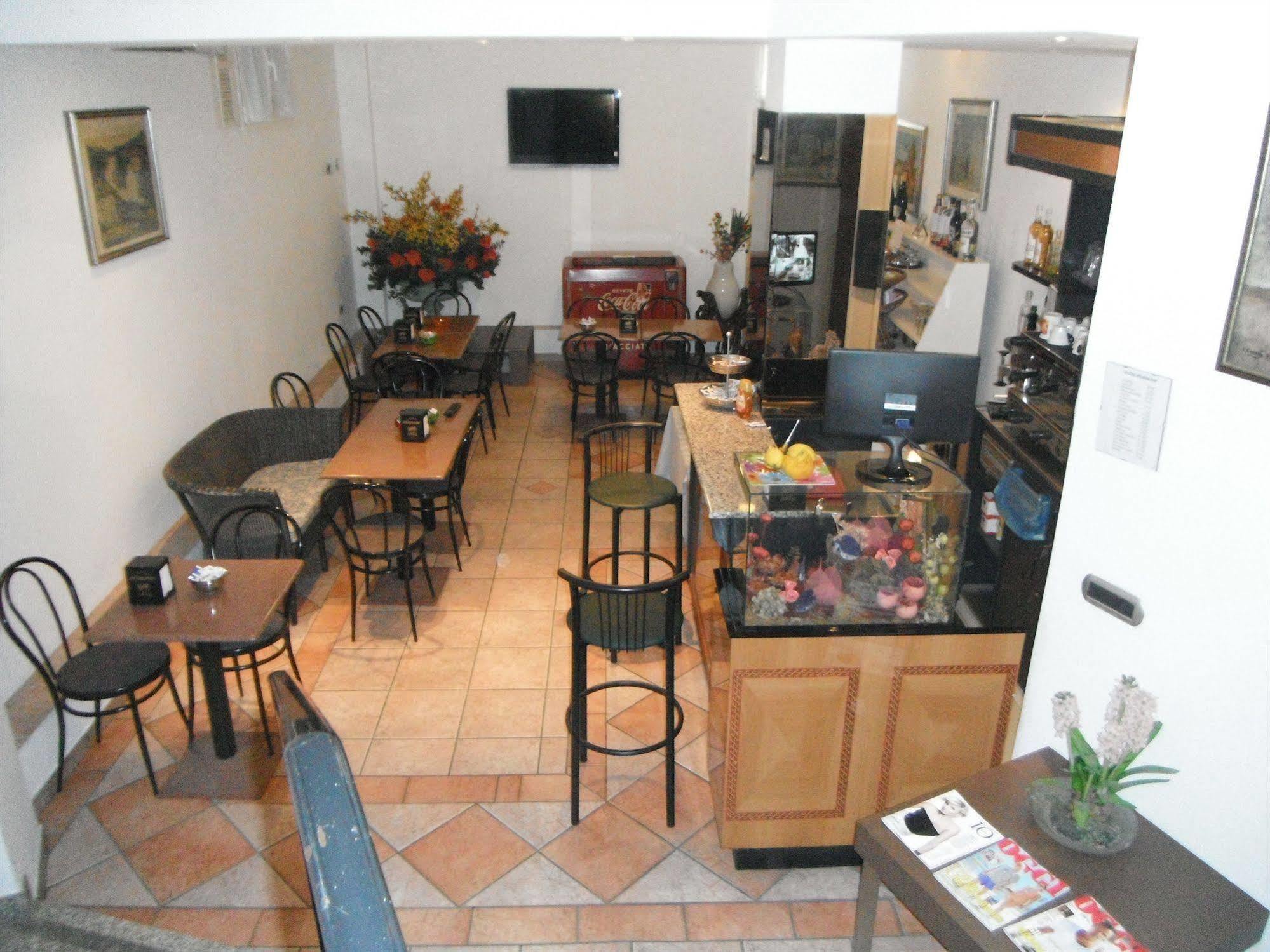 Hotel Renato Sesto San Giovanni Buitenkant foto